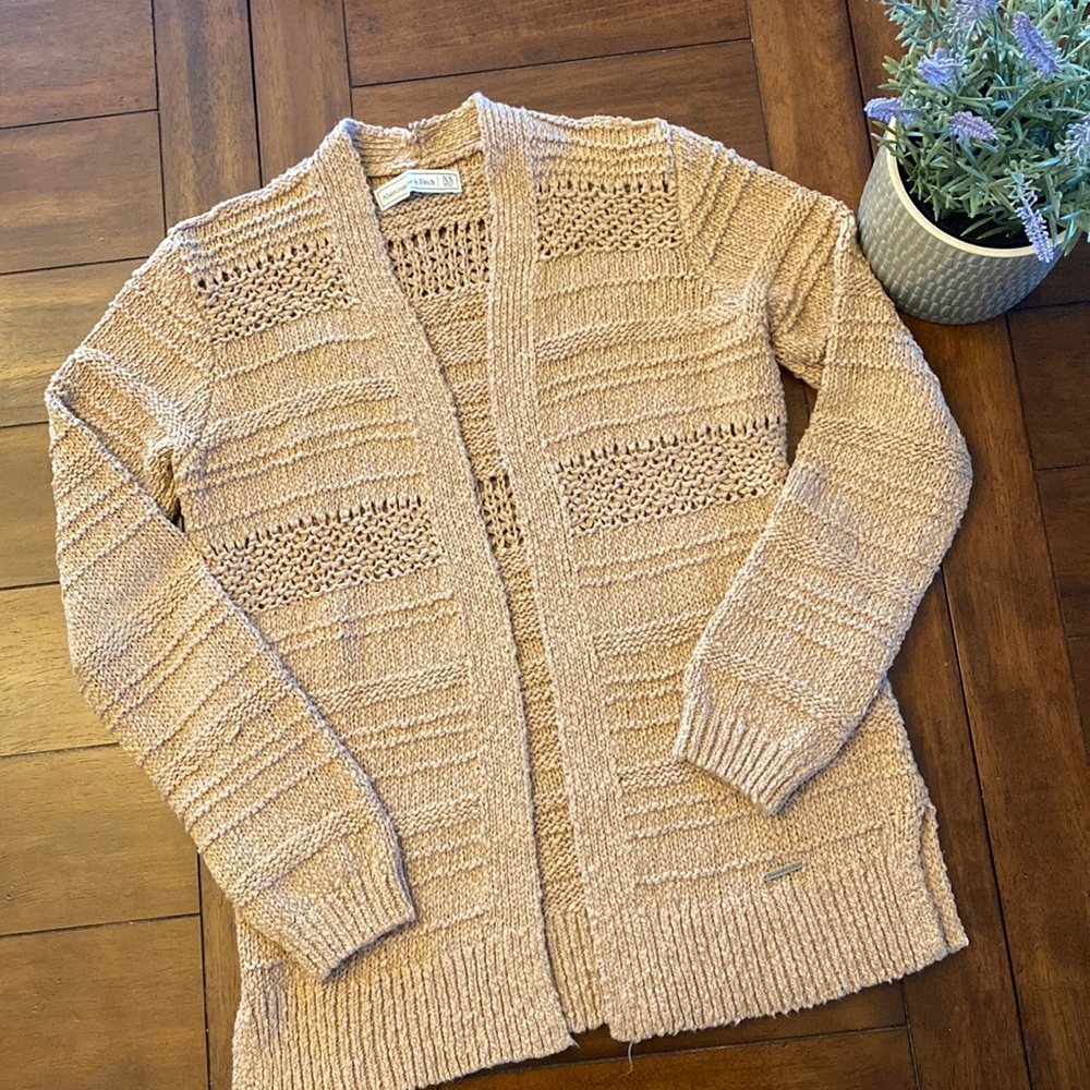 Cozy Open Front Abercrombie Cardigan! Size XS